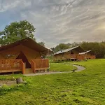 Campo de lujo Little North Field Family Safari Tent Glamping Near Harrogate