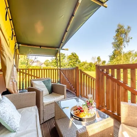 Campo de lujo Little North Field Family Safari Tent Glamping Near