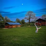 Роскошный шатер Little North Field Family Safari Tent Glamping Near Харрогейт