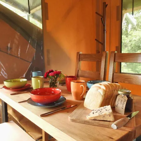 אוהל מפואר Little North Field Family Safari Tent Glamping Near הרוגייט