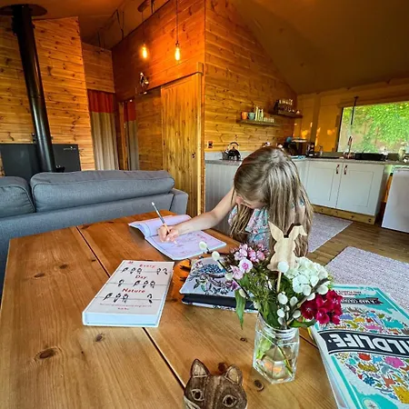 אוהל מפואר Little North Field Family Safari Tent Glamping Near
